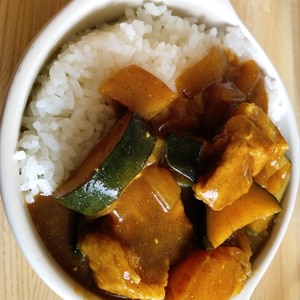 簡単おいしい！ズッキーニカレー